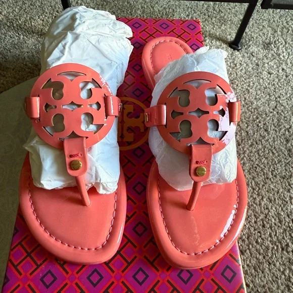 Tory Burch Coral Sandals with Medallion Logo - Picture 4 of 7